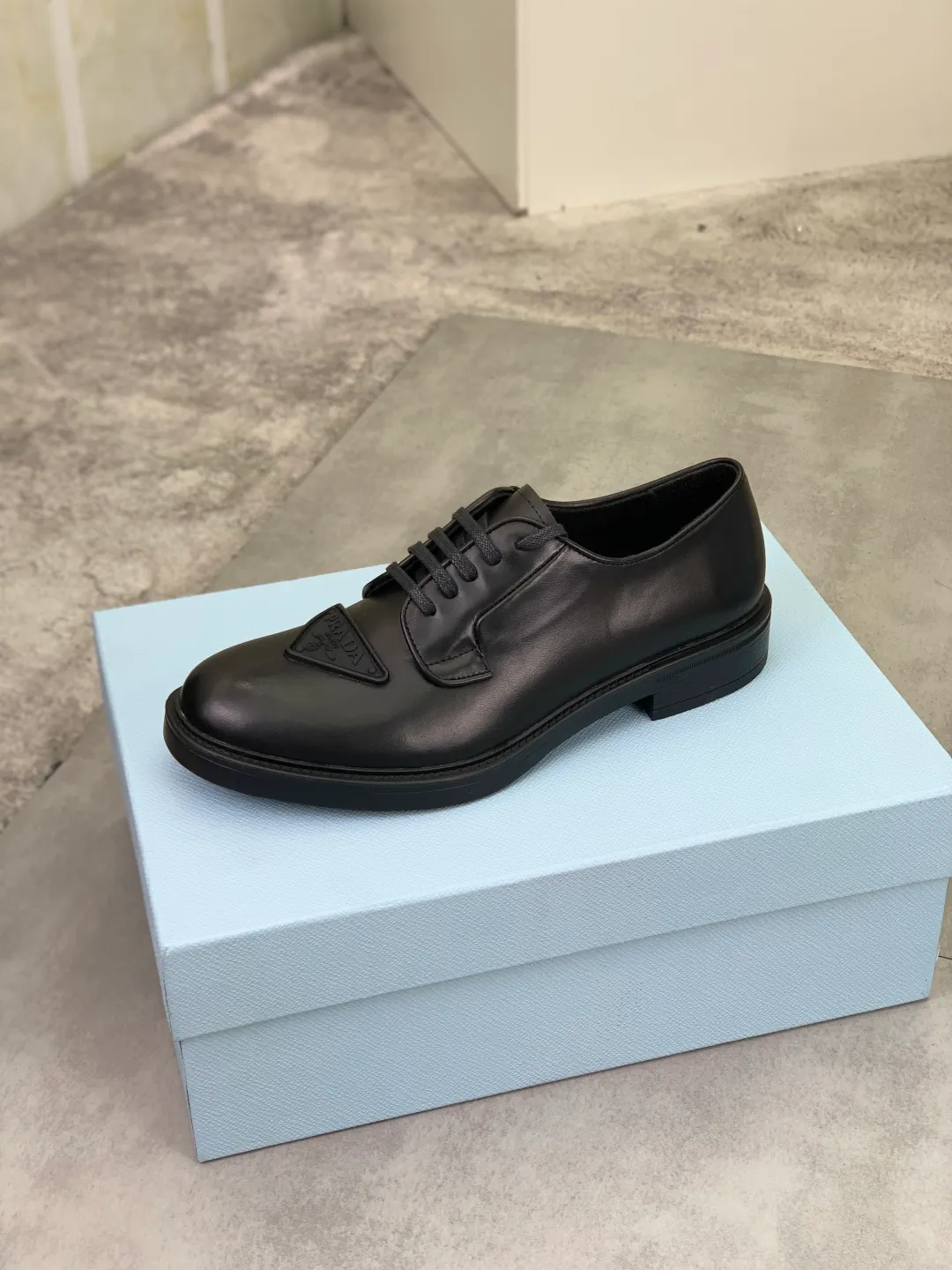 Men's Men's Shoes💰P640💰[New Style] High Quality Water-dyed Niuli 🆘[PRADA] Prada's latest casual business leather shoes for men! Listed simultaneously! The fabric is made of specially imported original calfskin, and the interior is made of imported water-dyed cowhide. It is absolutely luxurious and leads the fashion trend. High-end combination rubber outsole, size: 38-44 (45 and 46 can be customized) 3️⃣ colors available